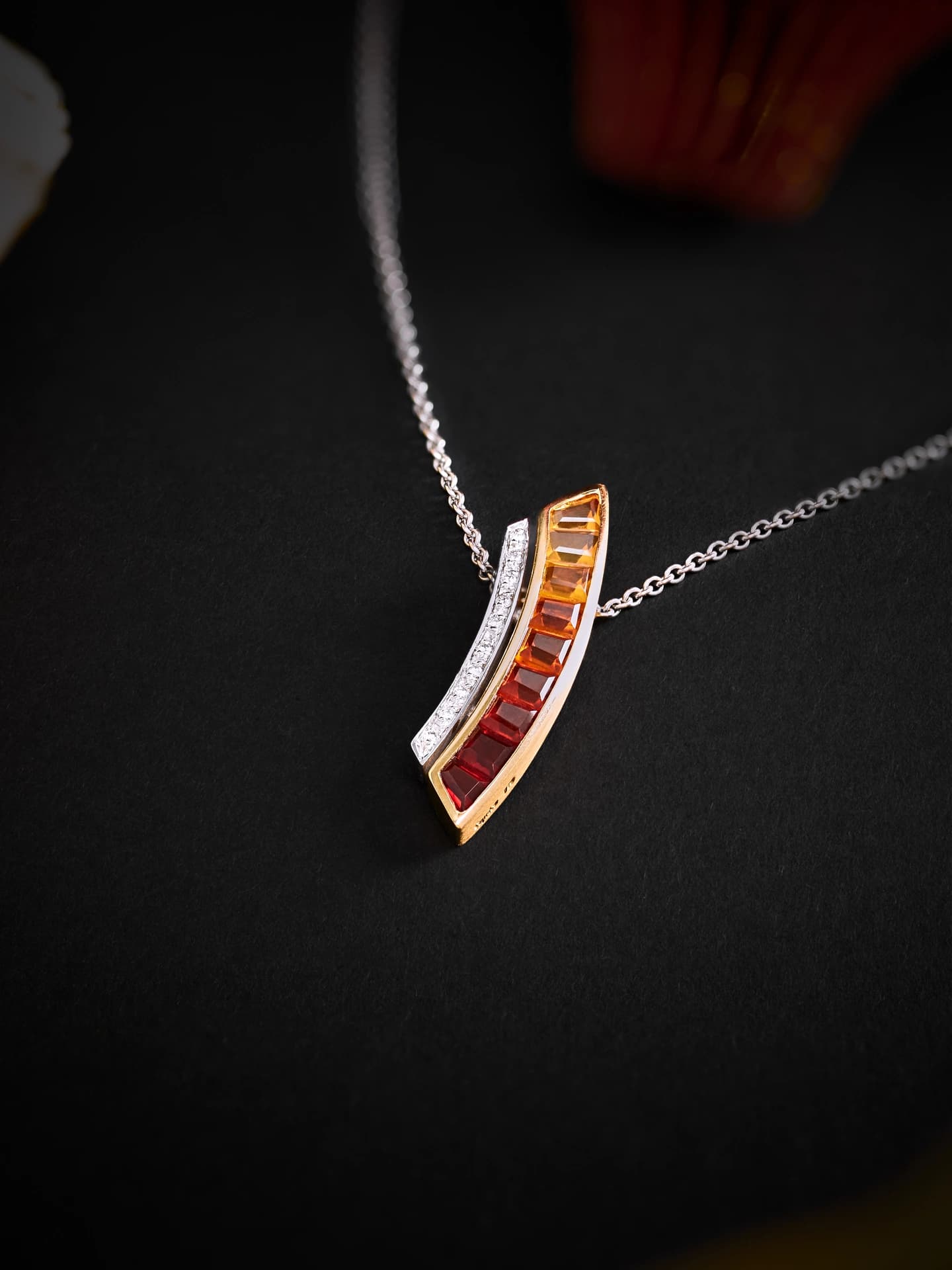 Farbsteine in Gold