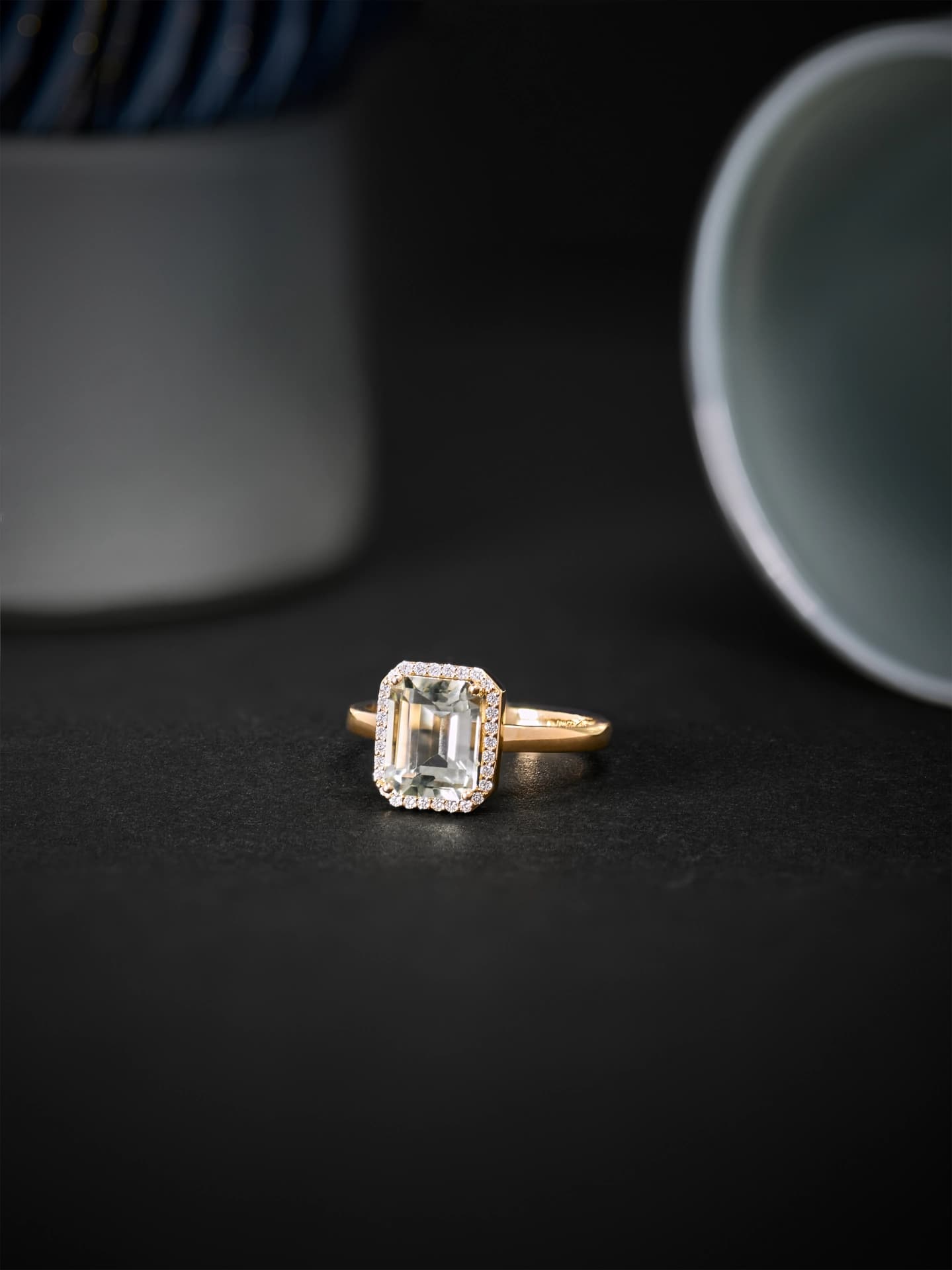 Farbsteine in Gold