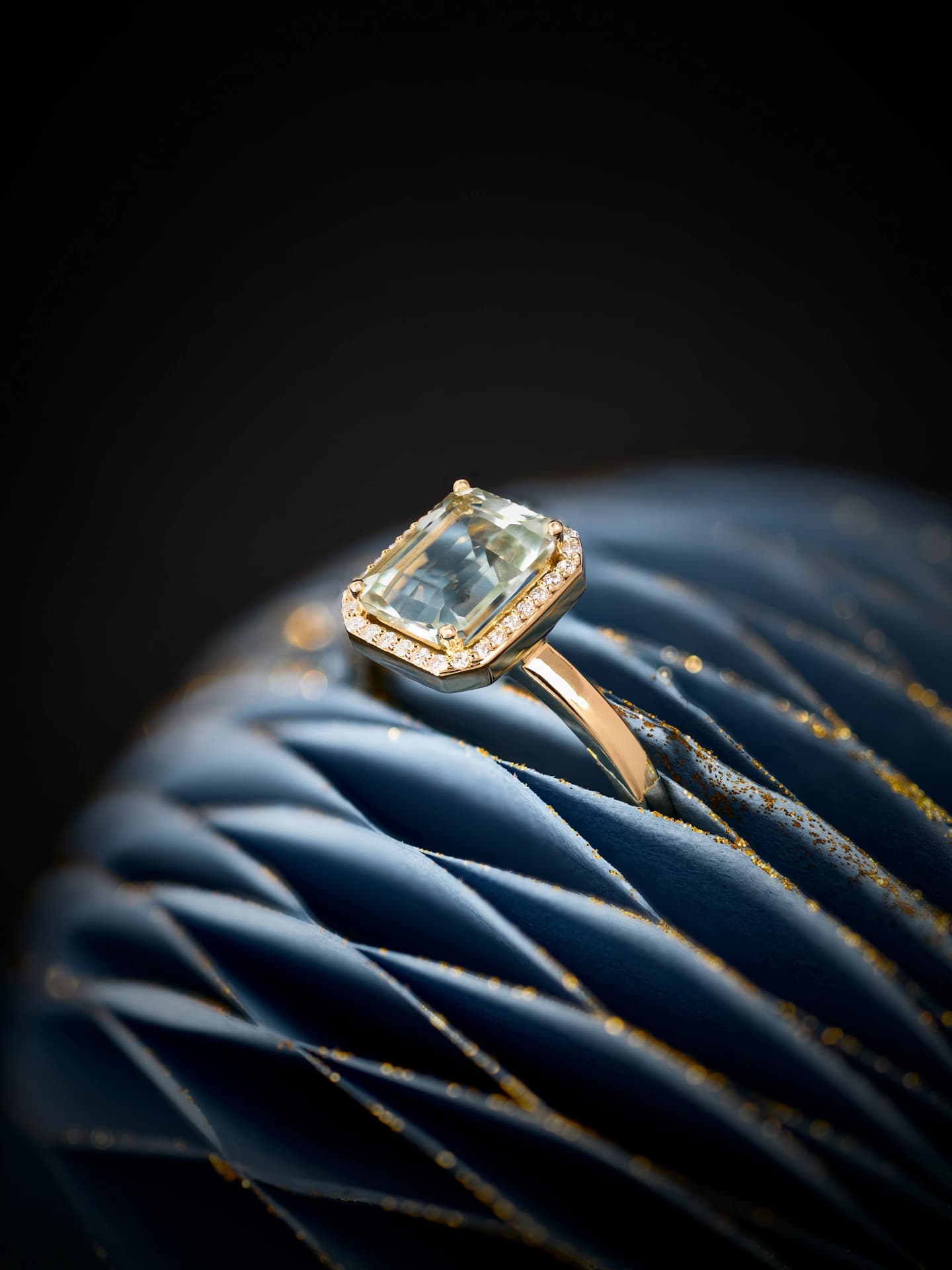 Farbsteine in Gold
