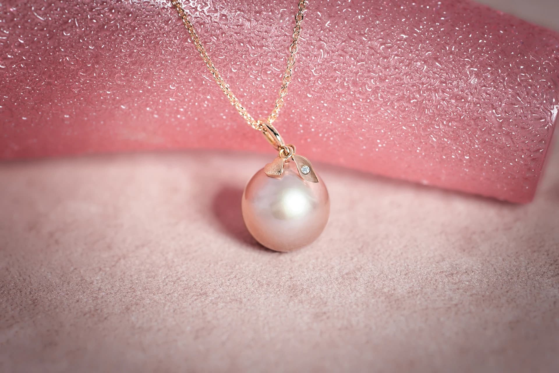 Farbsteine in Gold