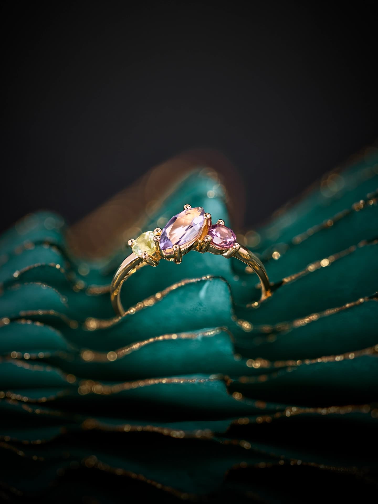 Farbsteine in Gold
